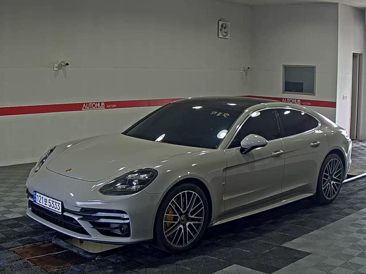 PORSCHE PANAMERA