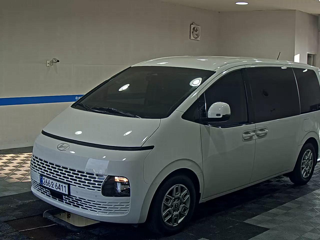 HYUNDAI STARIA