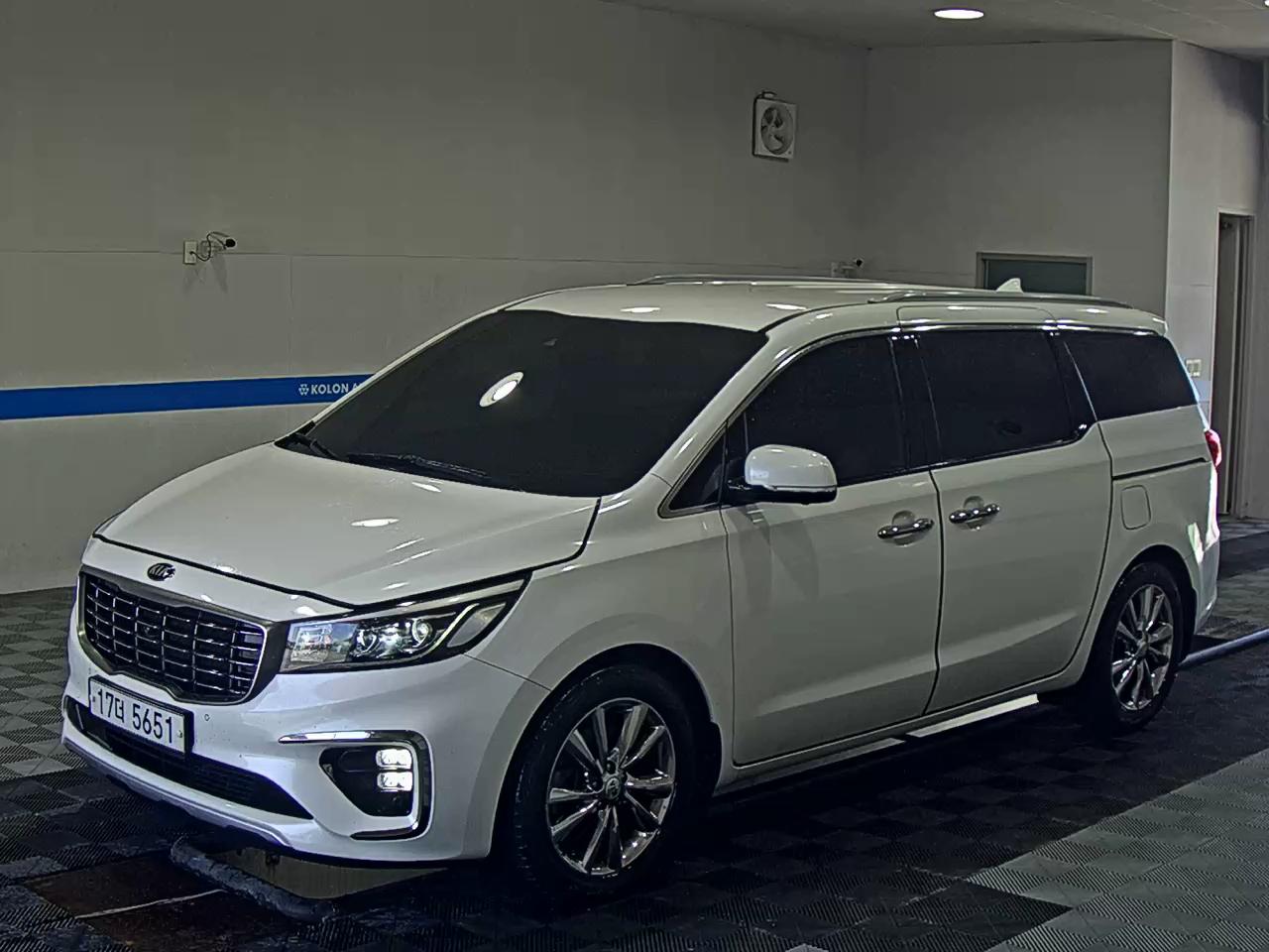 KIA CARNIVAL