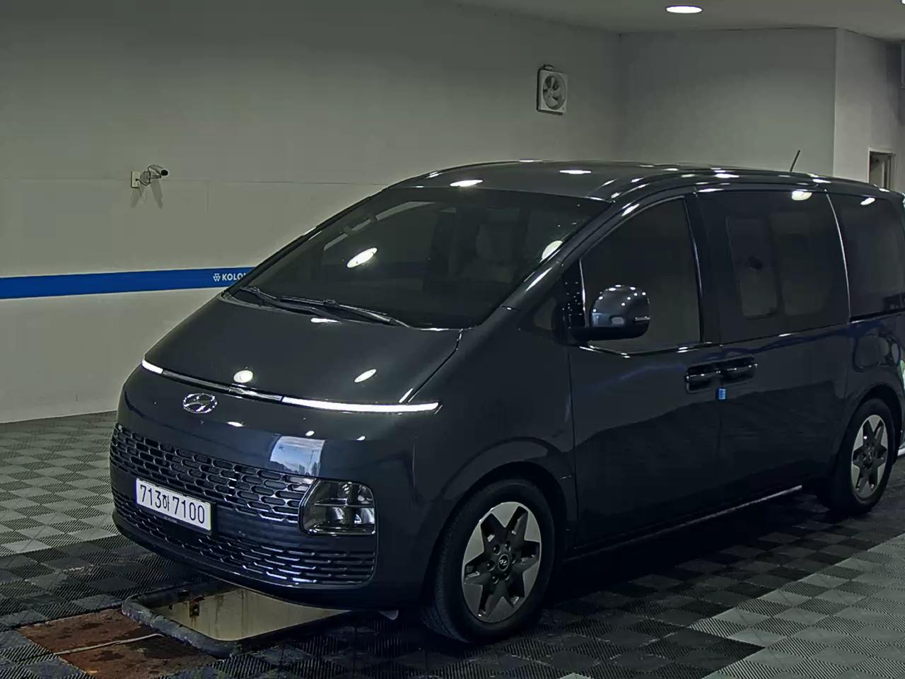 HYUNDAI STARIA