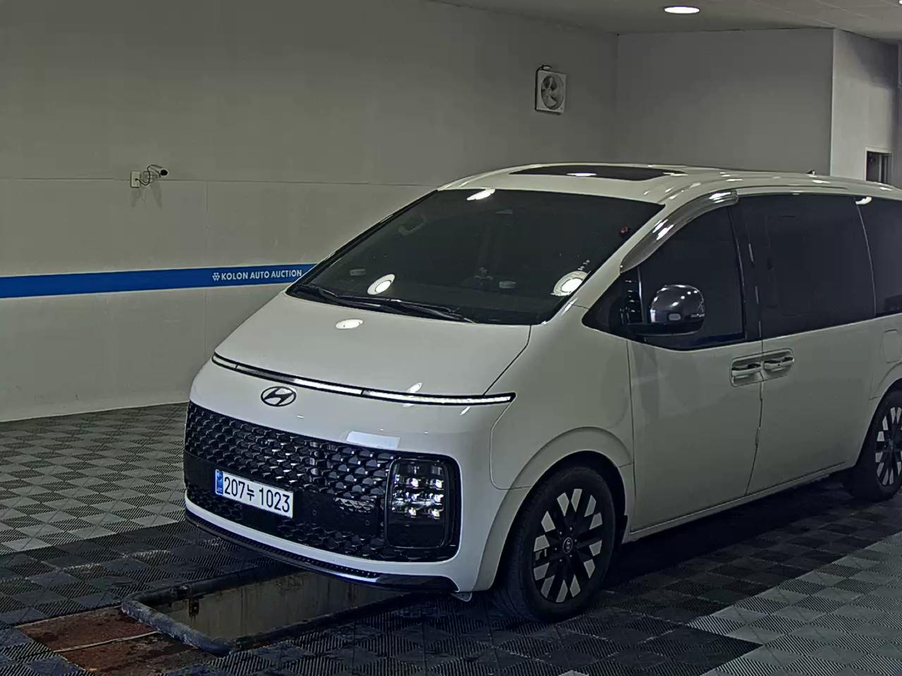 HYUNDAI STARIA
