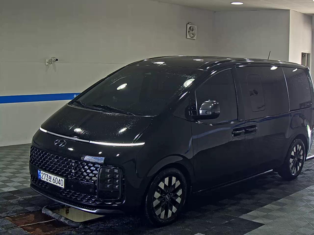 HYUNDAI STARIA