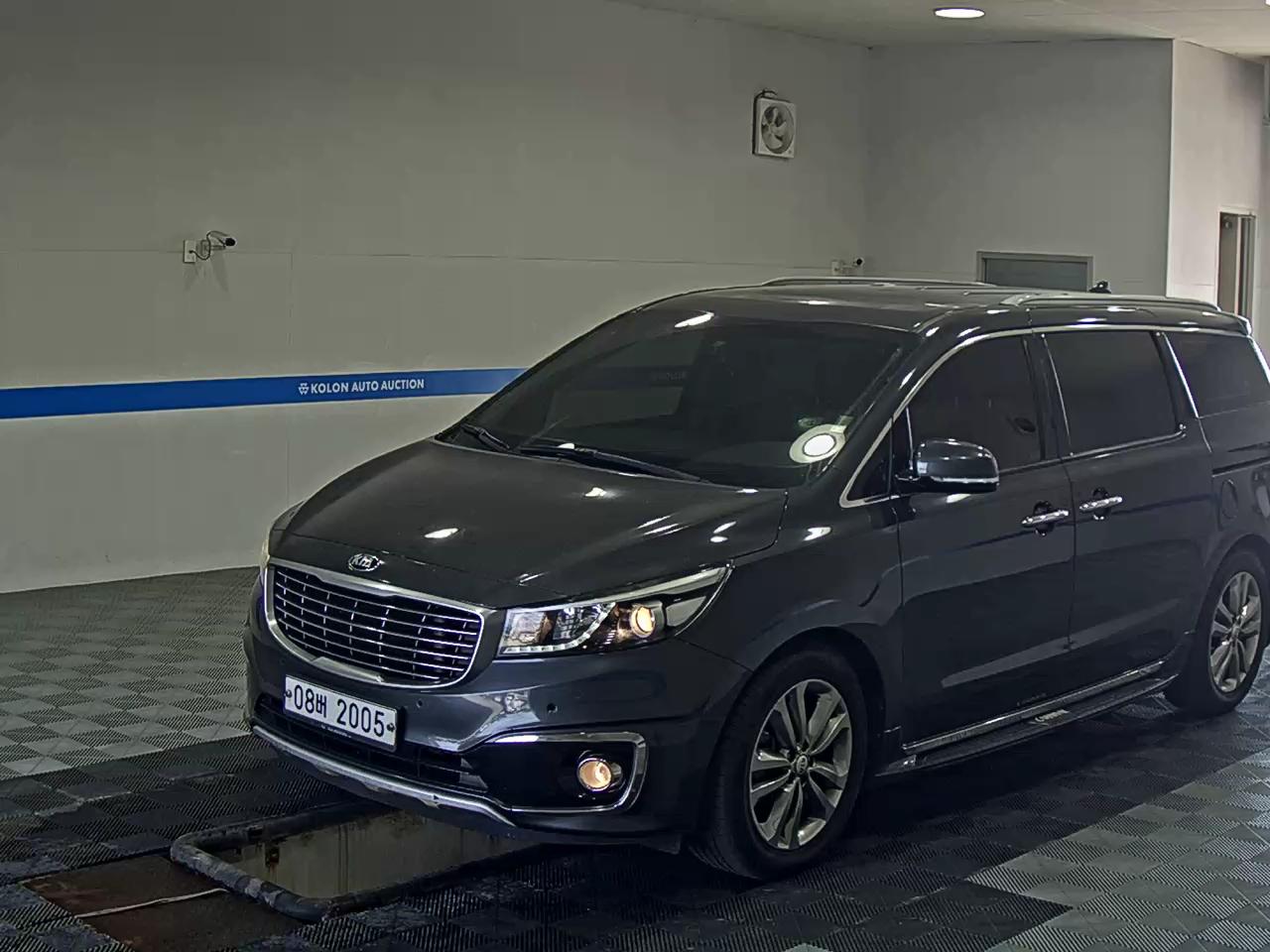 KIA CARNIVAL