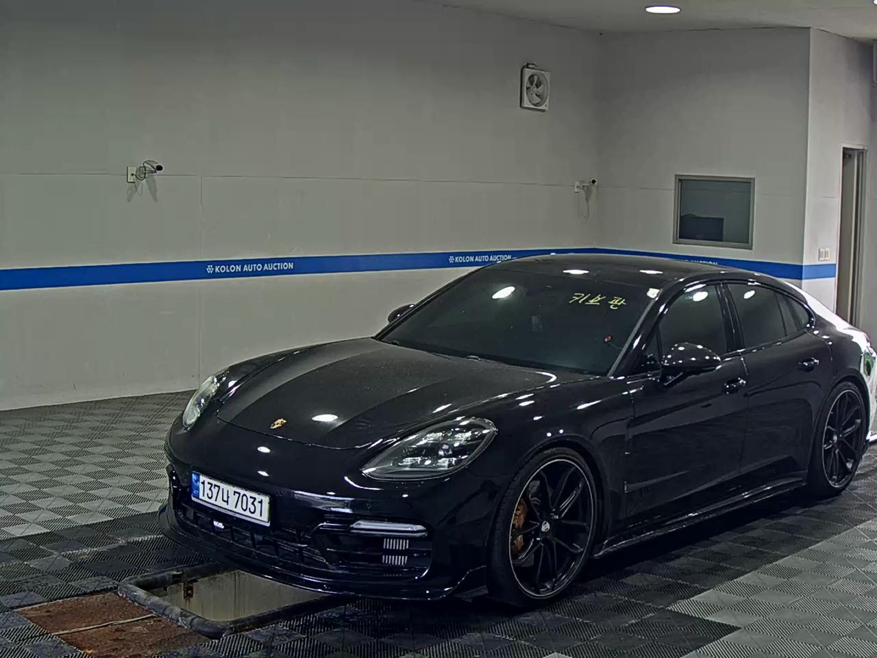 PORSCHE PANAMERA