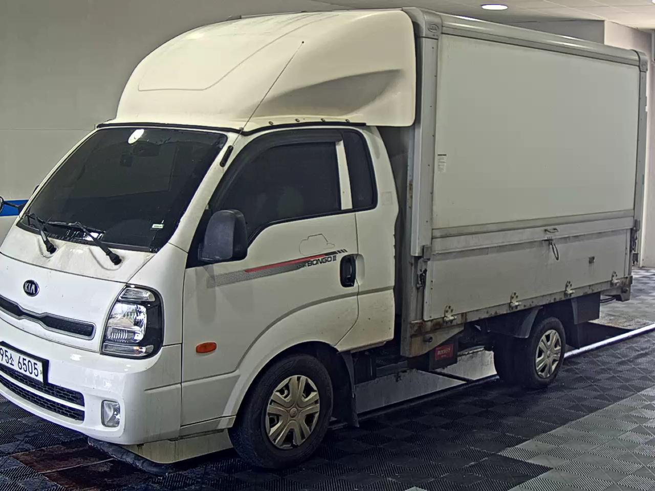 KIA BONGO 3