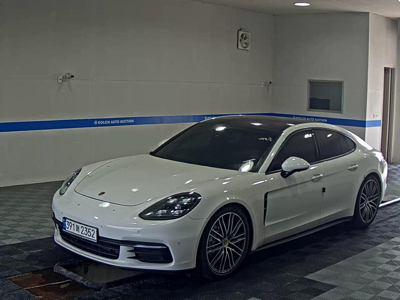 PORSCHE PANAMERA