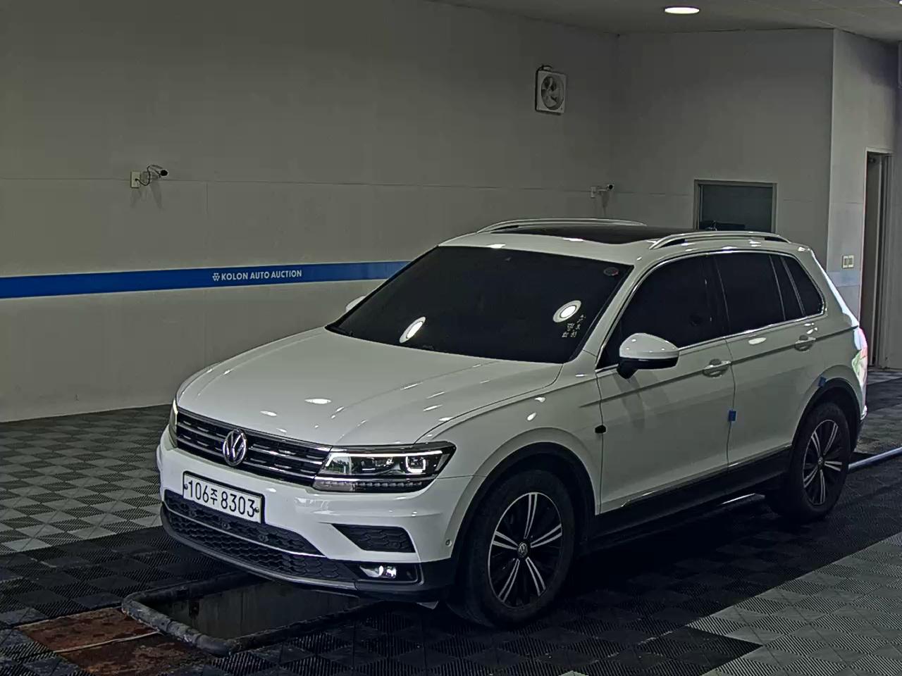 VOLKSWAGEN Tiguan
