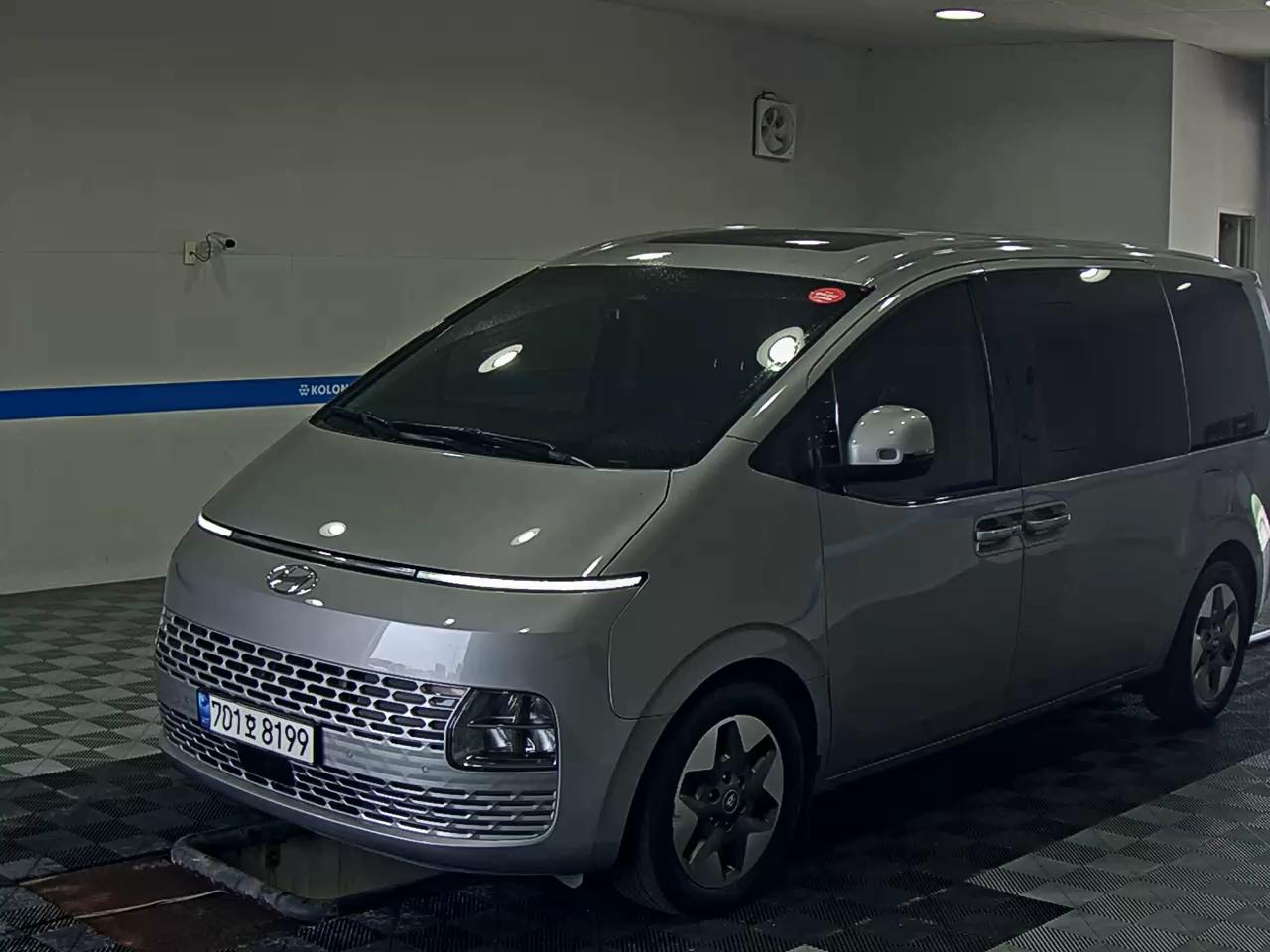 HYUNDAI STARIA