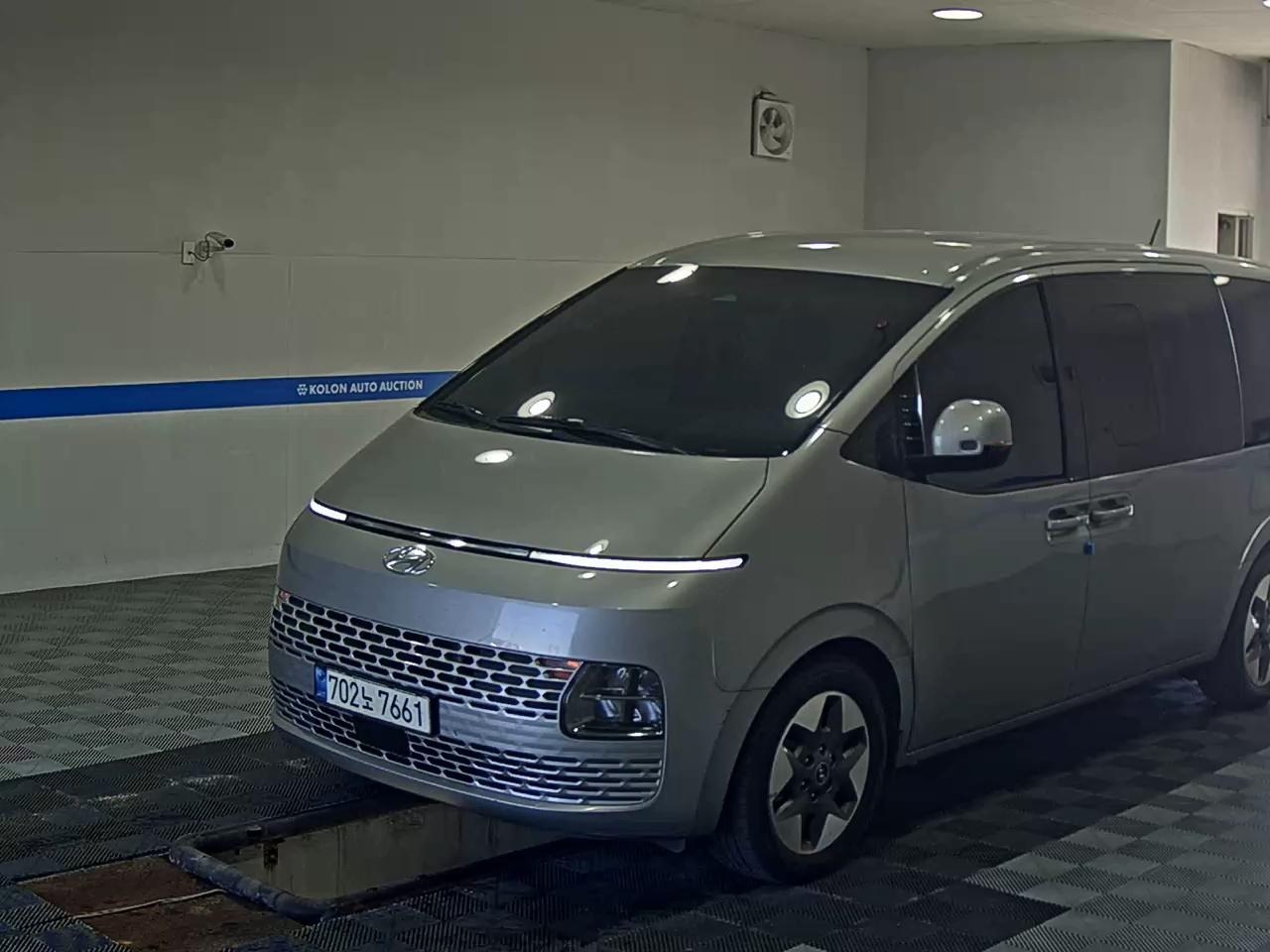 HYUNDAI STARIA